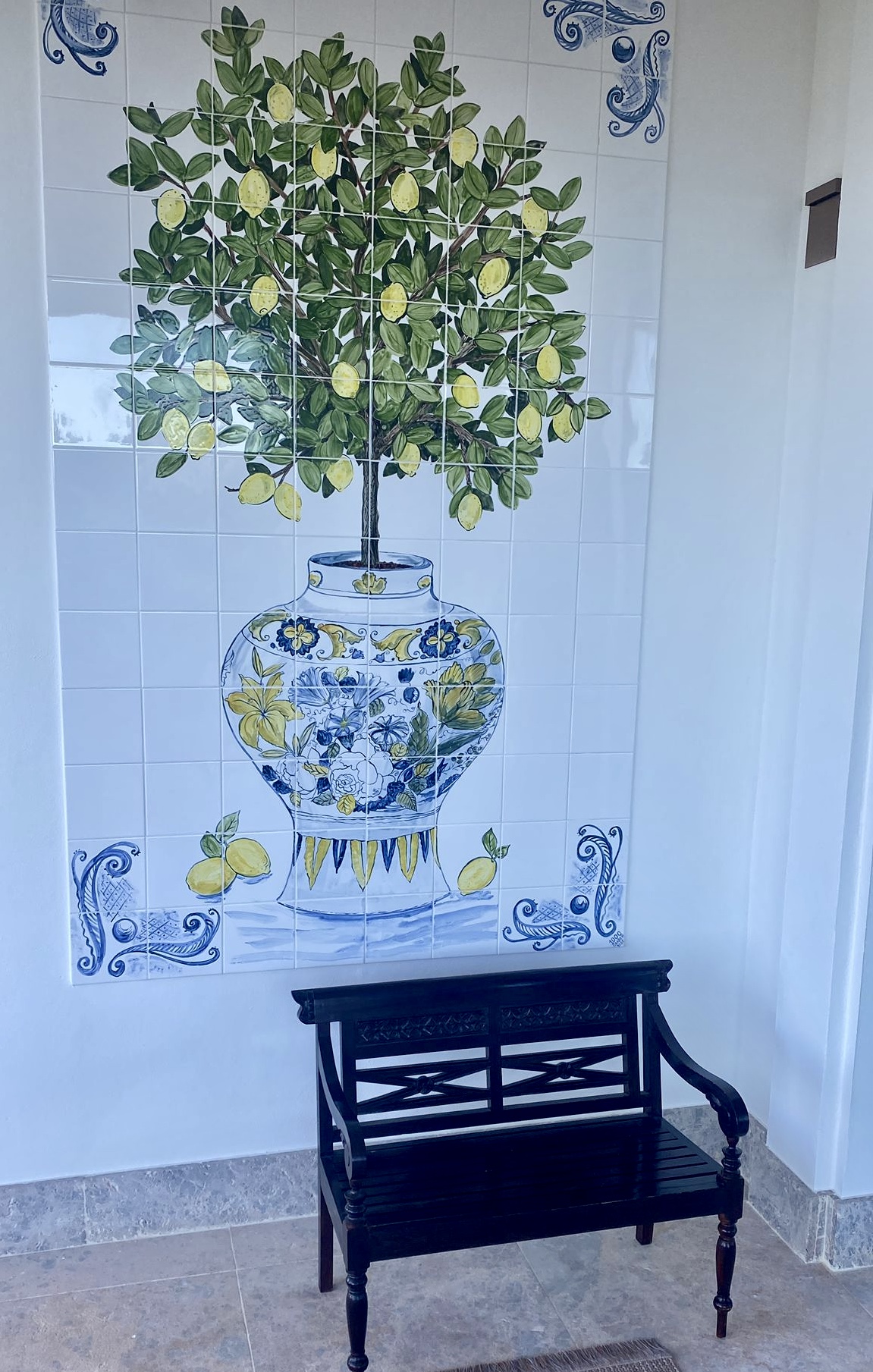 Lemontree in Antique pot